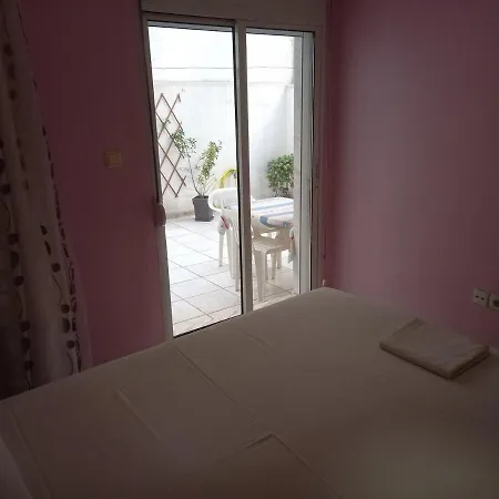 Dimos شقة سالونيك